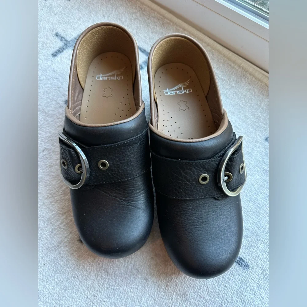 Dansko Pearson Tumbled Black Clogs with Buckle - Picture 1 of 7